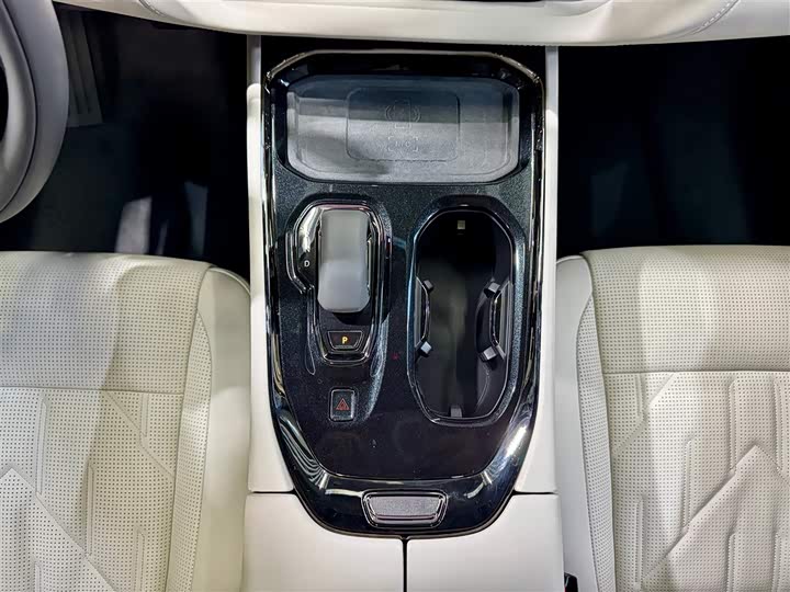 Фото 20 - Zeekr 009