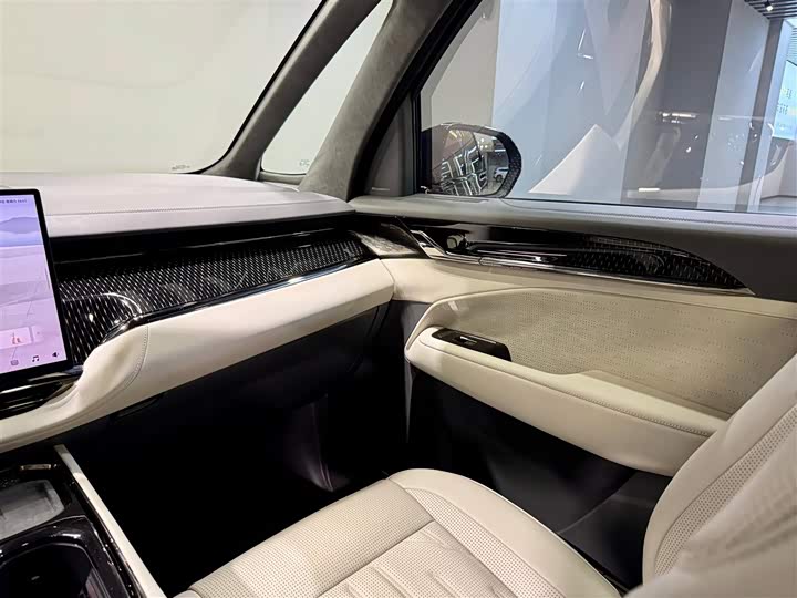 Фото 22 - Zeekr 009