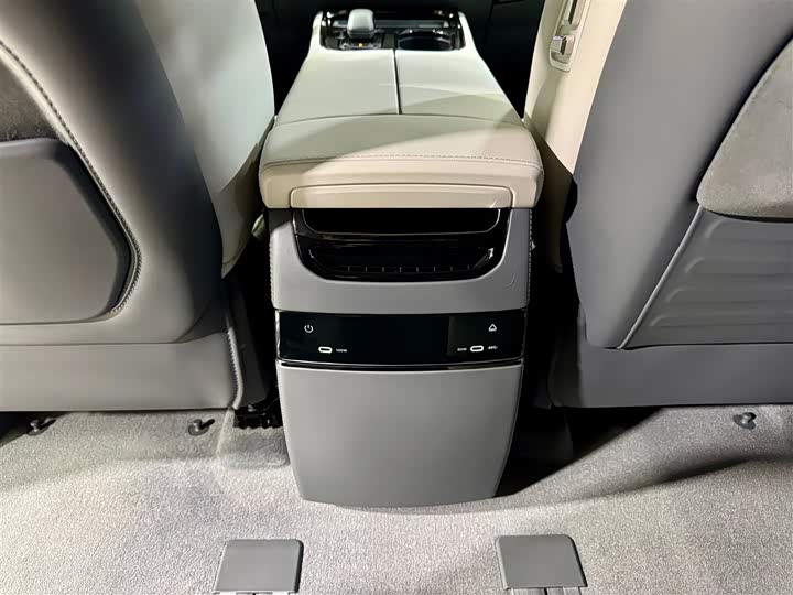 Фото 23 - Zeekr 009