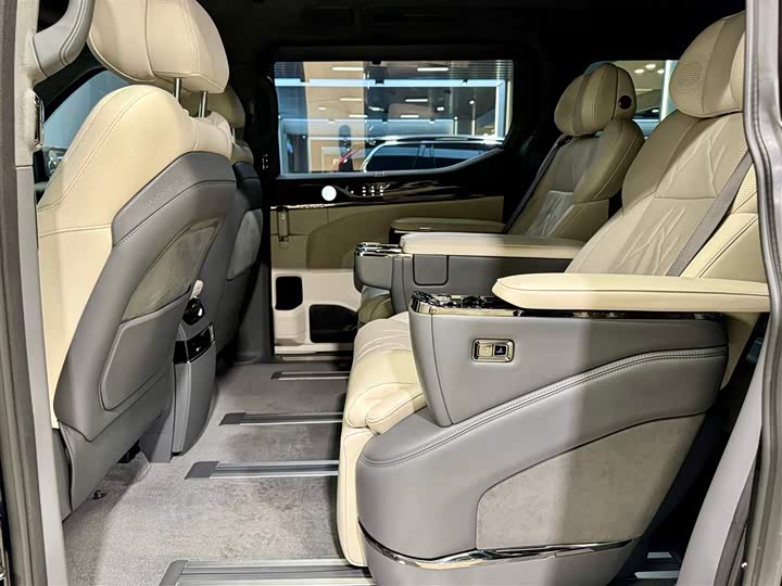 Фото 29 - Zeekr 009