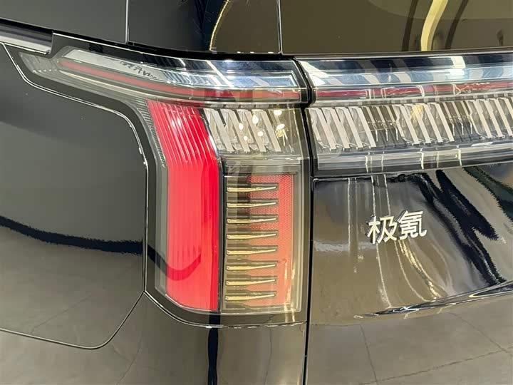 Фото 9 - Zeekr 009