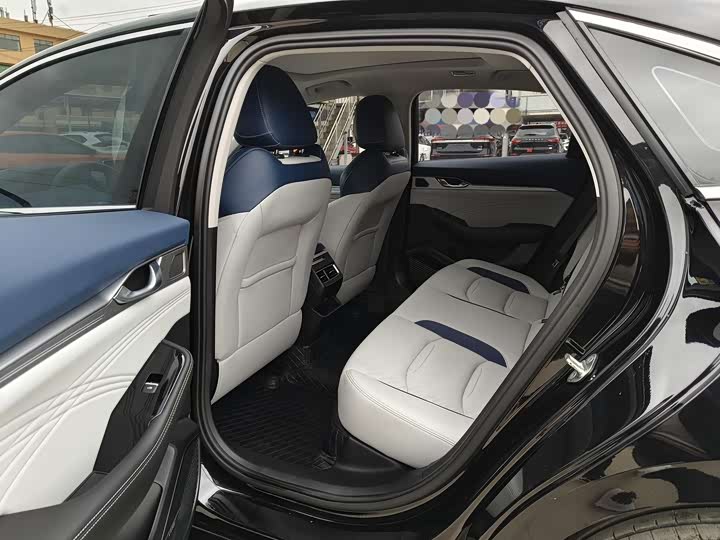 Фото 9 - Geely Preface