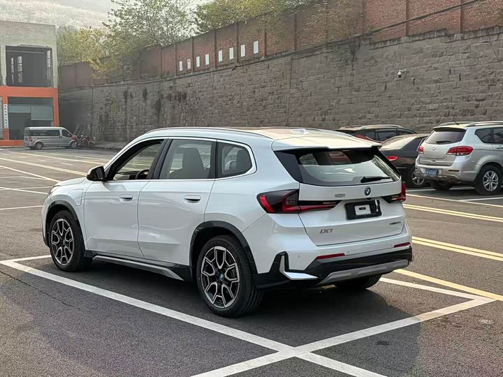 Фото 11 - BMW iX1