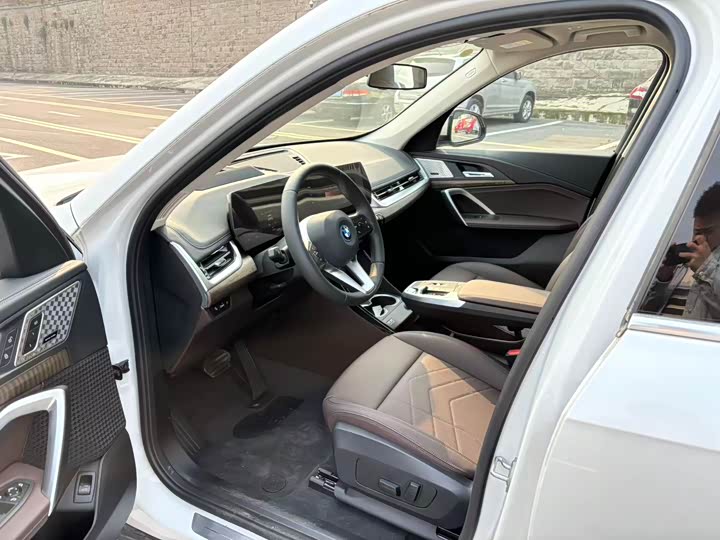 Фото 4 - BMW iX1