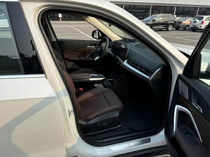 Фото 6 - BMW iX1