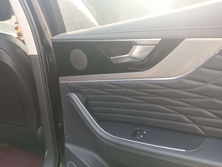 Фото 9 - Hongqi HS5