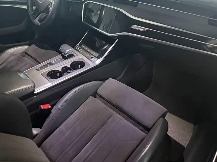 Фото 7 - Audi A6