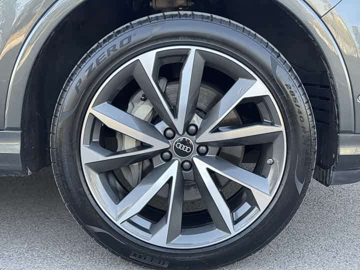 Фото 10 - Audi Q7