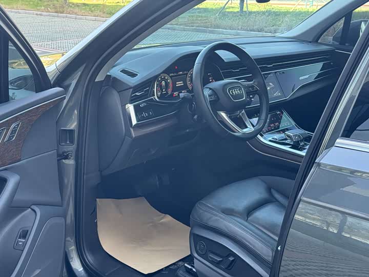 Фото 11 - Audi Q7