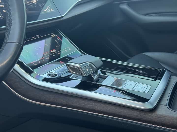 Фото 14 - Audi Q7