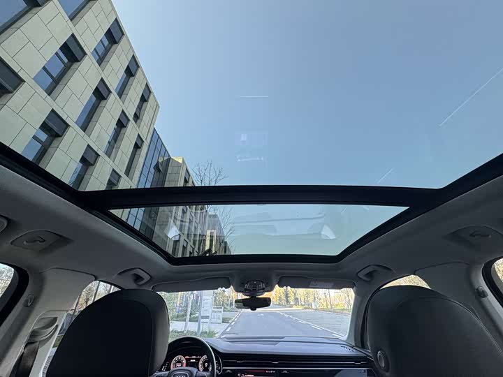 Фото 18 - Audi Q7