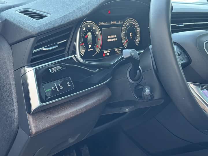 Фото 19 - Audi Q7