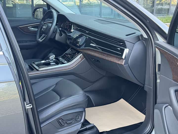 Фото 21 - Audi Q7