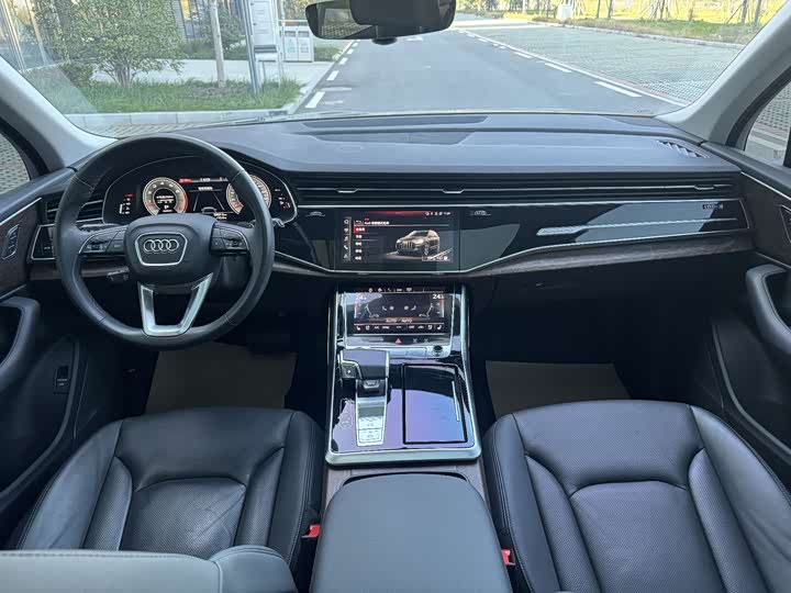 Фото 24 - Audi Q7