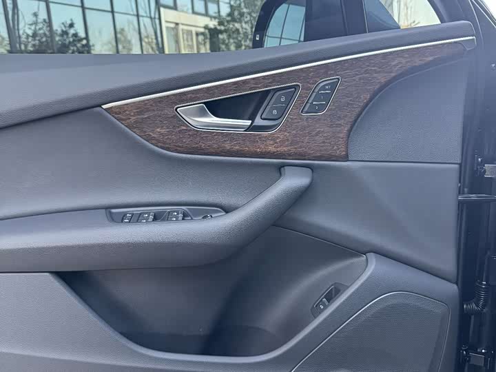 Фото 25 - Audi Q7