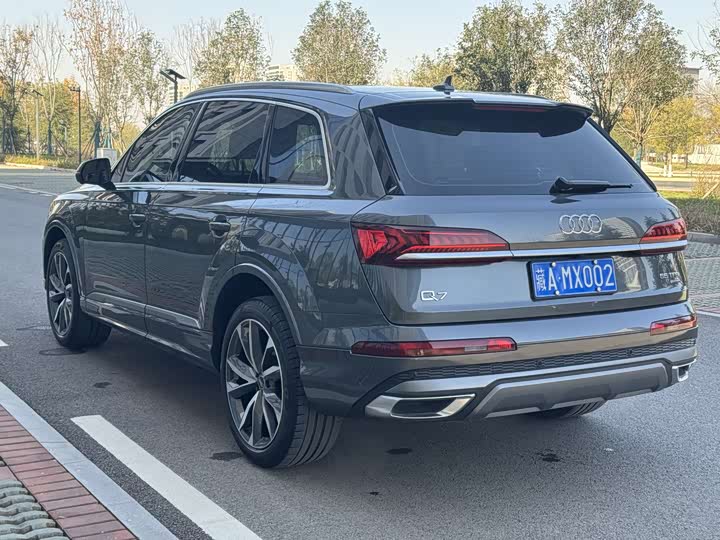 Фото 6 - Audi Q7