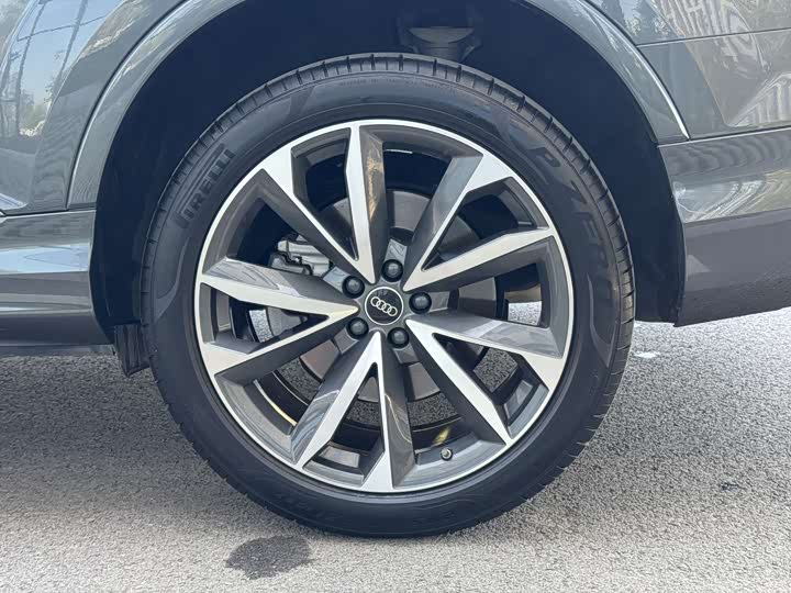 Фото 9 - Audi Q7