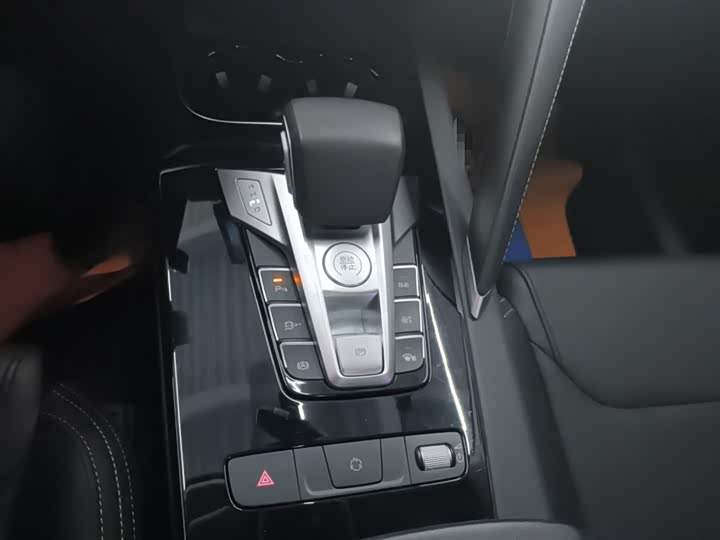 Фото 14 - BYD Song Pro