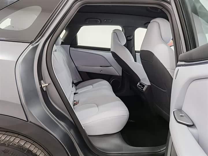 Фото 15 - BAIC Arcfox Alpha T5