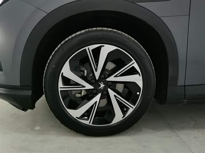 Фото 17 - BAIC Arcfox Alpha T5