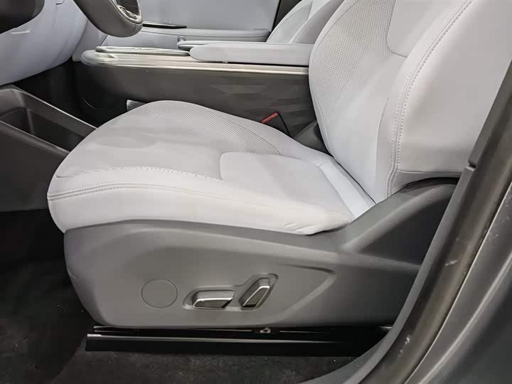 Фото 20 - BAIC Arcfox Alpha T5