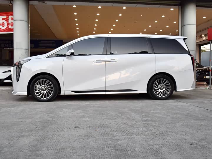 Фото 4 - GAC Trumpchi M8