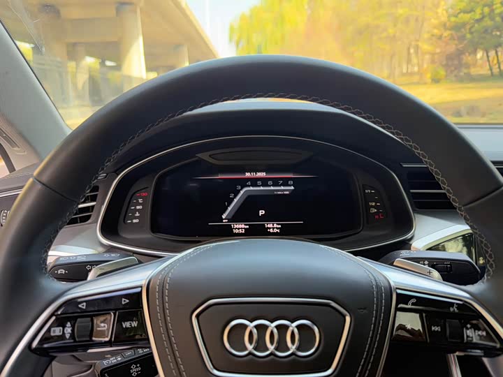 Фото 10 - Audi A7L