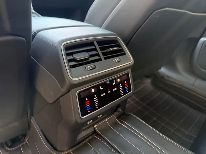 Фото 13 - Audi A7L