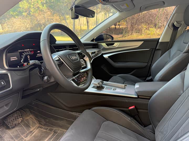 Фото 15 - Audi A7L