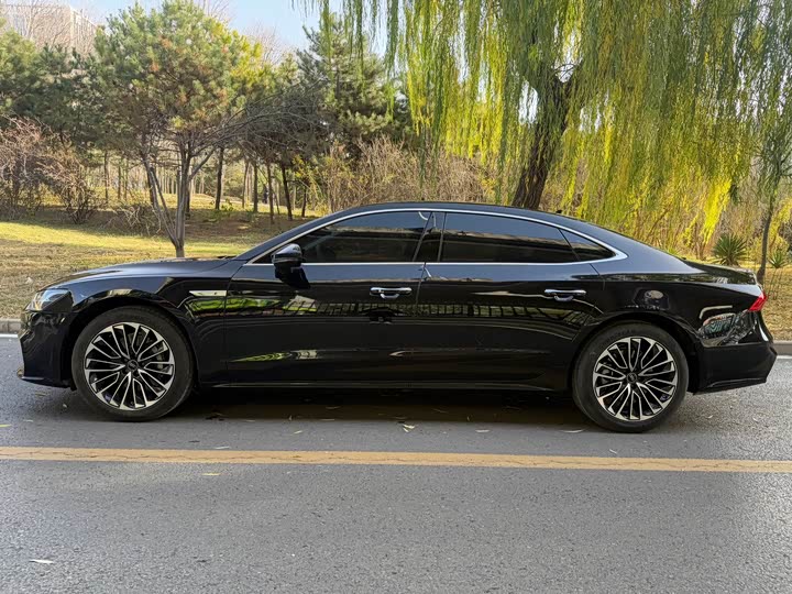 Фото 3 - Audi A7L