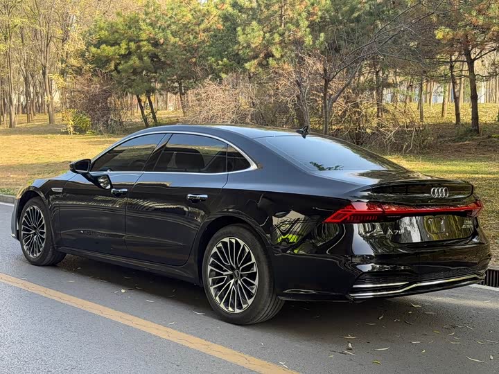 Фото 5 - Audi A7L