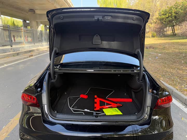 Фото 7 - Audi A7L