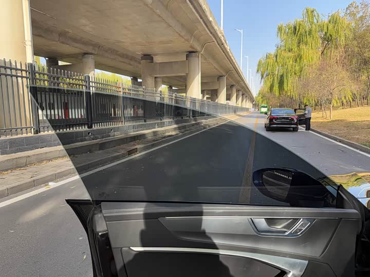 Фото 9 - Audi A7L