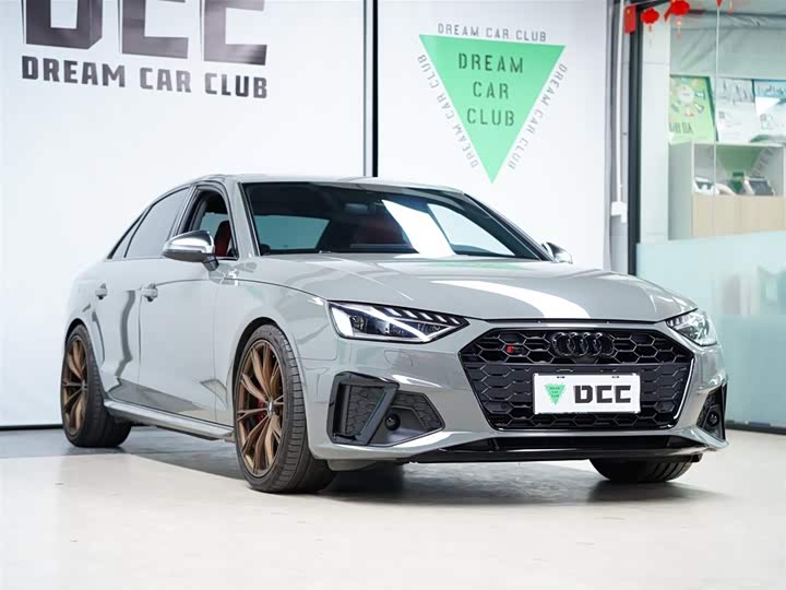 Фото 15 - Audi S4