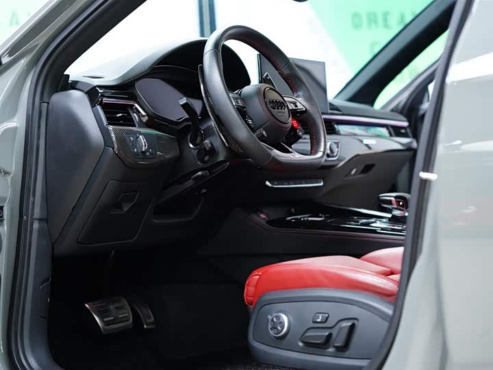 Фото 28 - Audi S4