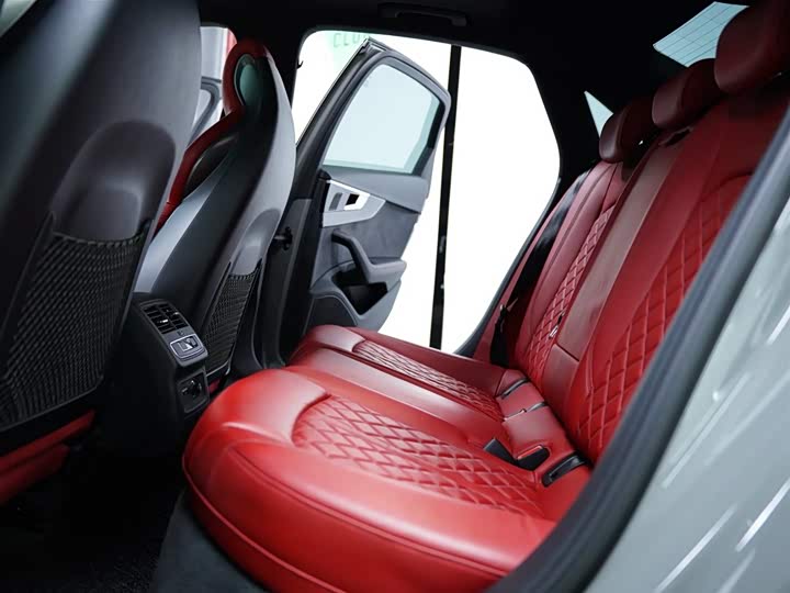 Фото 38 - Audi S4