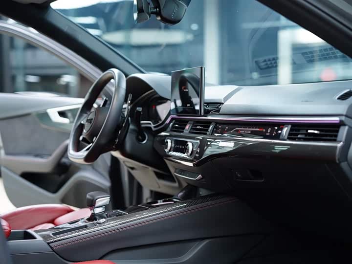 Фото 41 - Audi S4