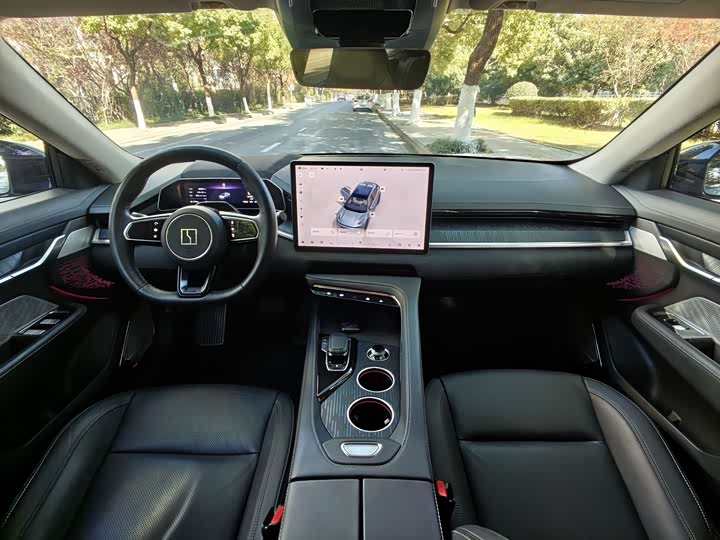 Фото 10 - Zeekr 001