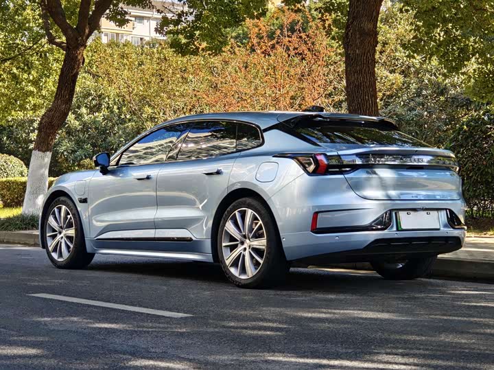 Фото 14 - Zeekr 001