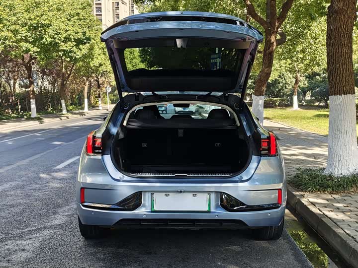 Фото 15 - Zeekr 001