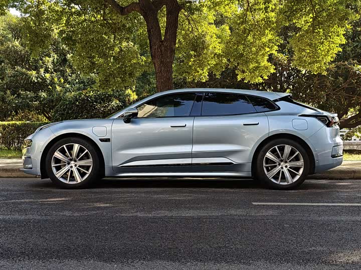 Фото 16 - Zeekr 001