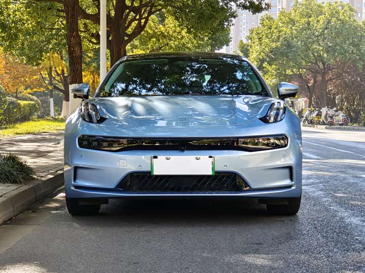 Фото 2 - Zeekr 001