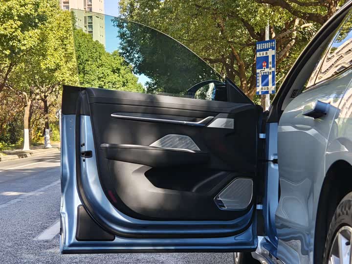 Фото 4 - Zeekr 001