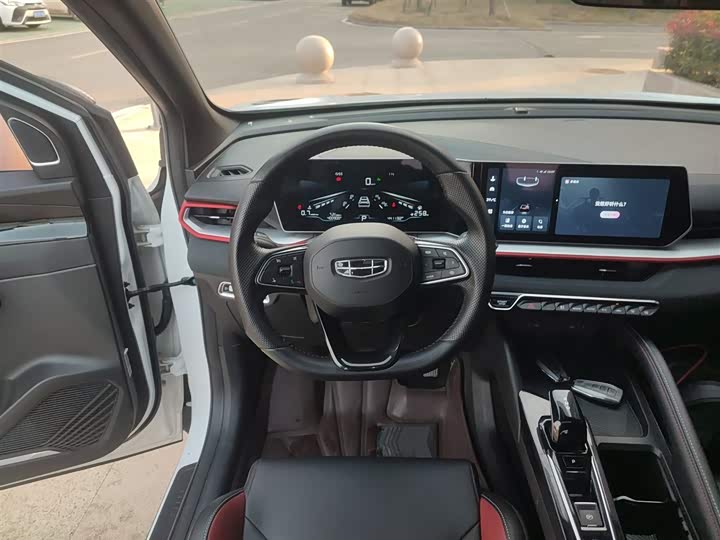 Фото 11 - Geely Coolray