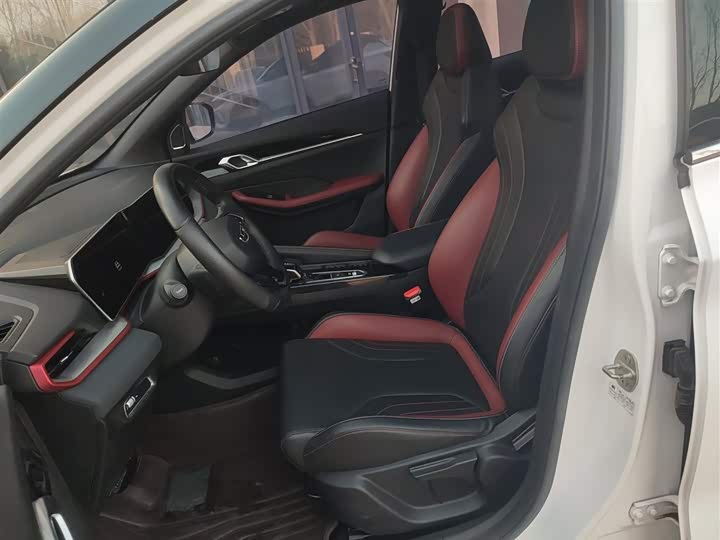 Фото 15 - Geely Coolray