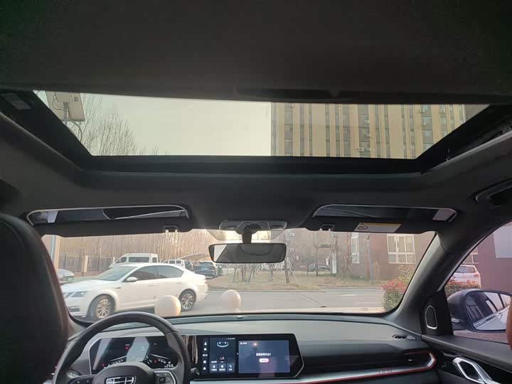 Фото 18 - Geely Coolray