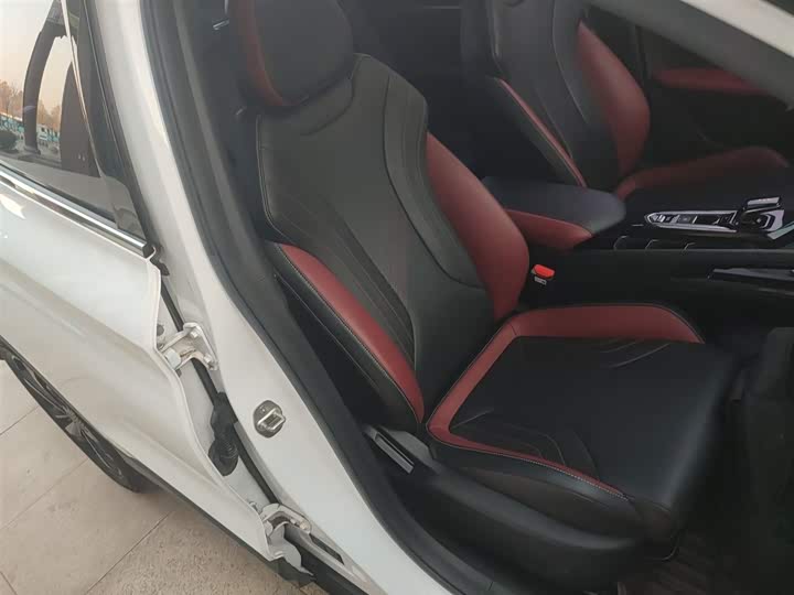 Фото 25 - Geely Coolray