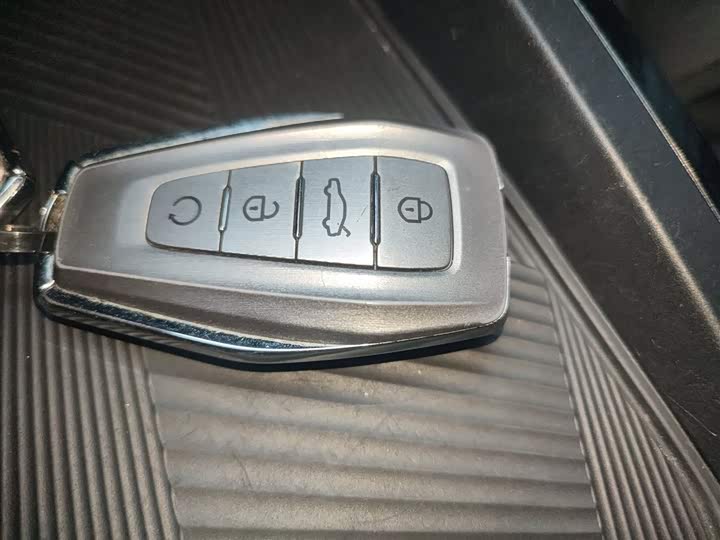 Фото 9 - Geely Coolray