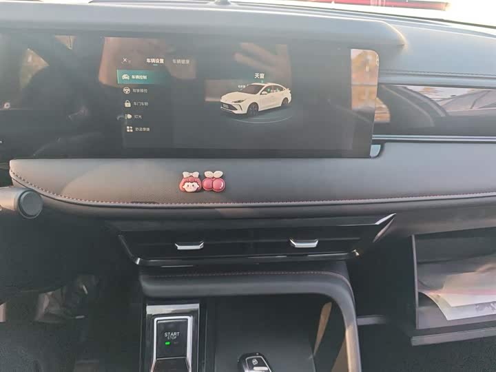 Фото 13 - Roewe i5