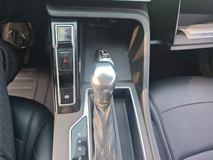 Фото 14 - Roewe i5